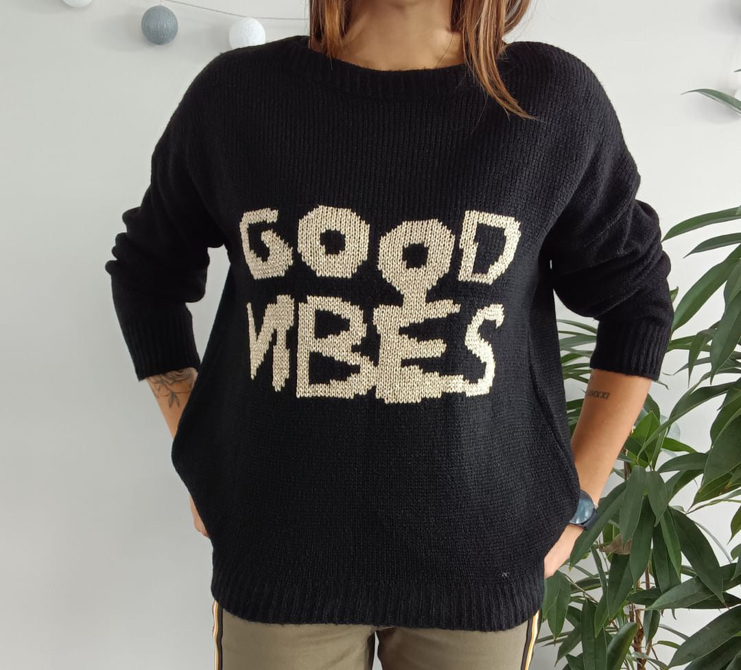 Pull mailles noir inscription “good vibes” doré