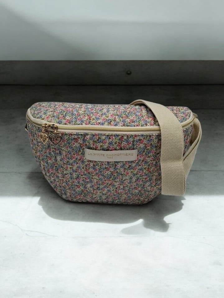 Sac banane en coton liberty fleuri rose pastel « La Ptite cachottière »