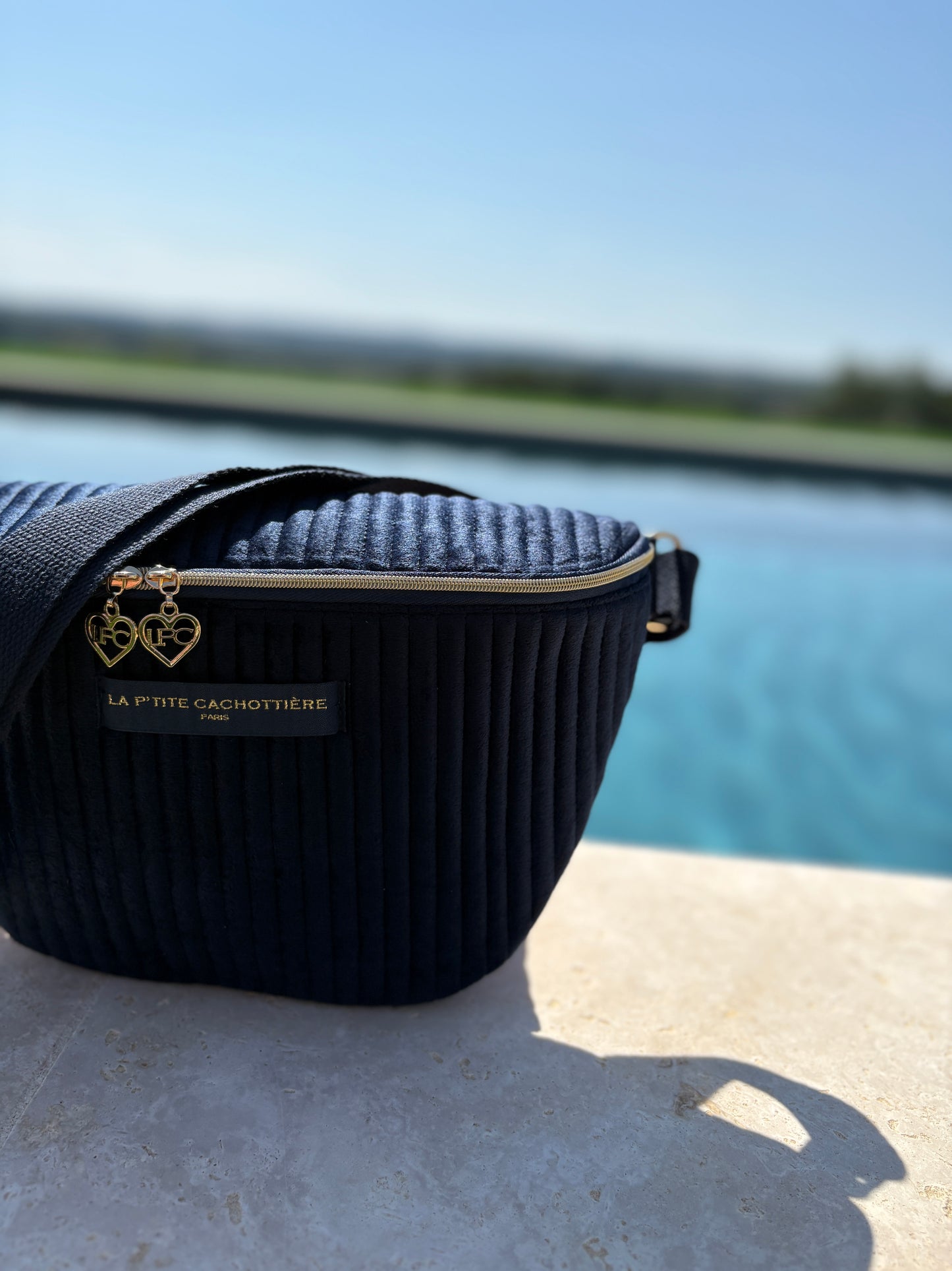 Sac banane en velours côtelé bleu marine  “La P’tite cachottière”