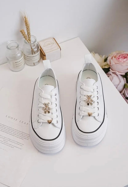 Chaussures baskets basses semelle compensée en tissu blanc style converse