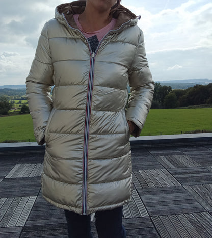 Melya Melody - Manteau long réversible et imperméable matelassé camel/doré - Curvy