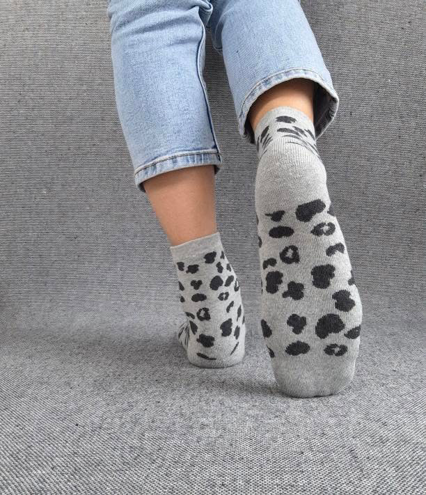 Nouveautés - Chaussettes gris en coton à motif léopard noir