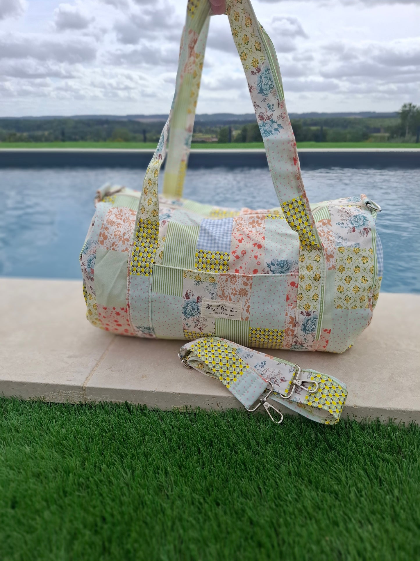 Sac polochon week end de voyage en tissu coton patchwork multicolore fleuri vert clair et jaune