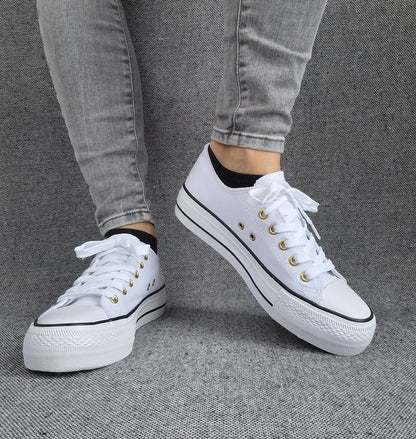 Chaussures baskets basses en toile blanche avec inscription “Amor” style converse