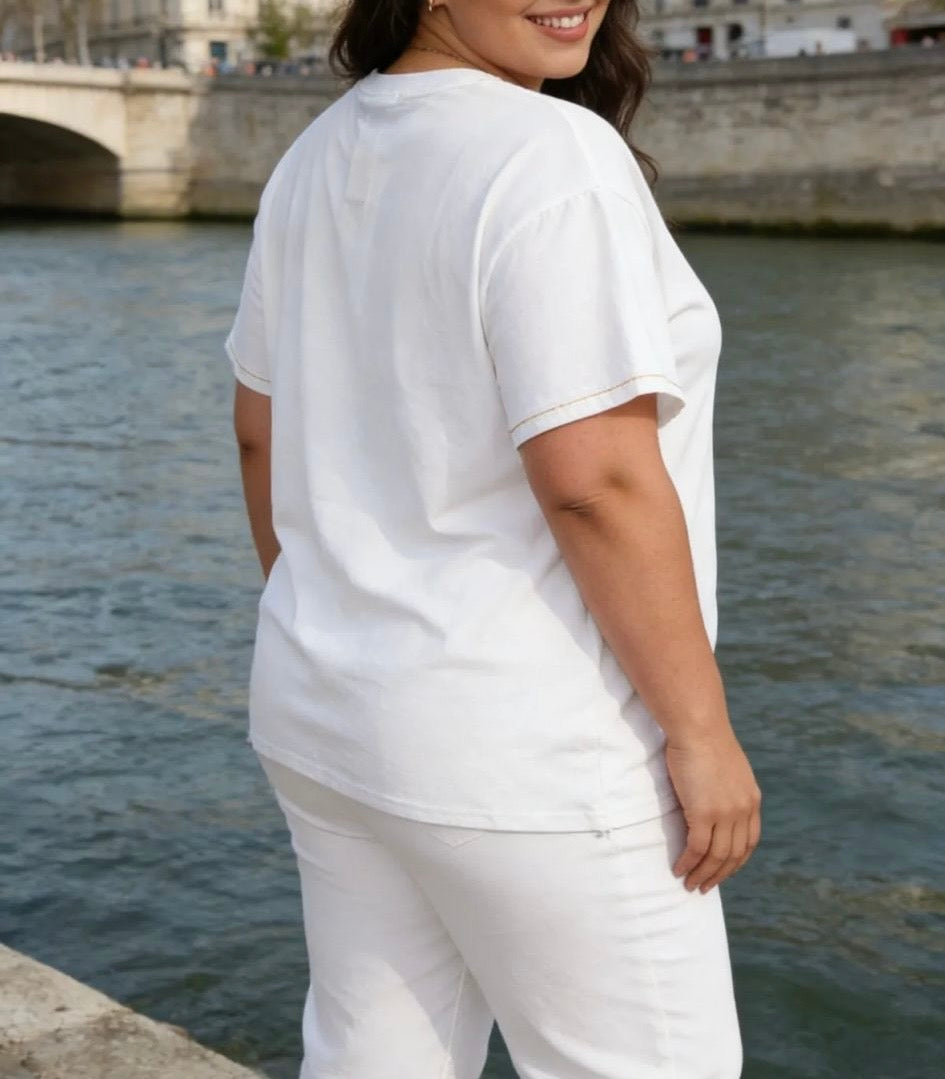 T-shirt femme en coton avec cœur doré brodé – Coupe classique chic - Curvy - couleur Blanc