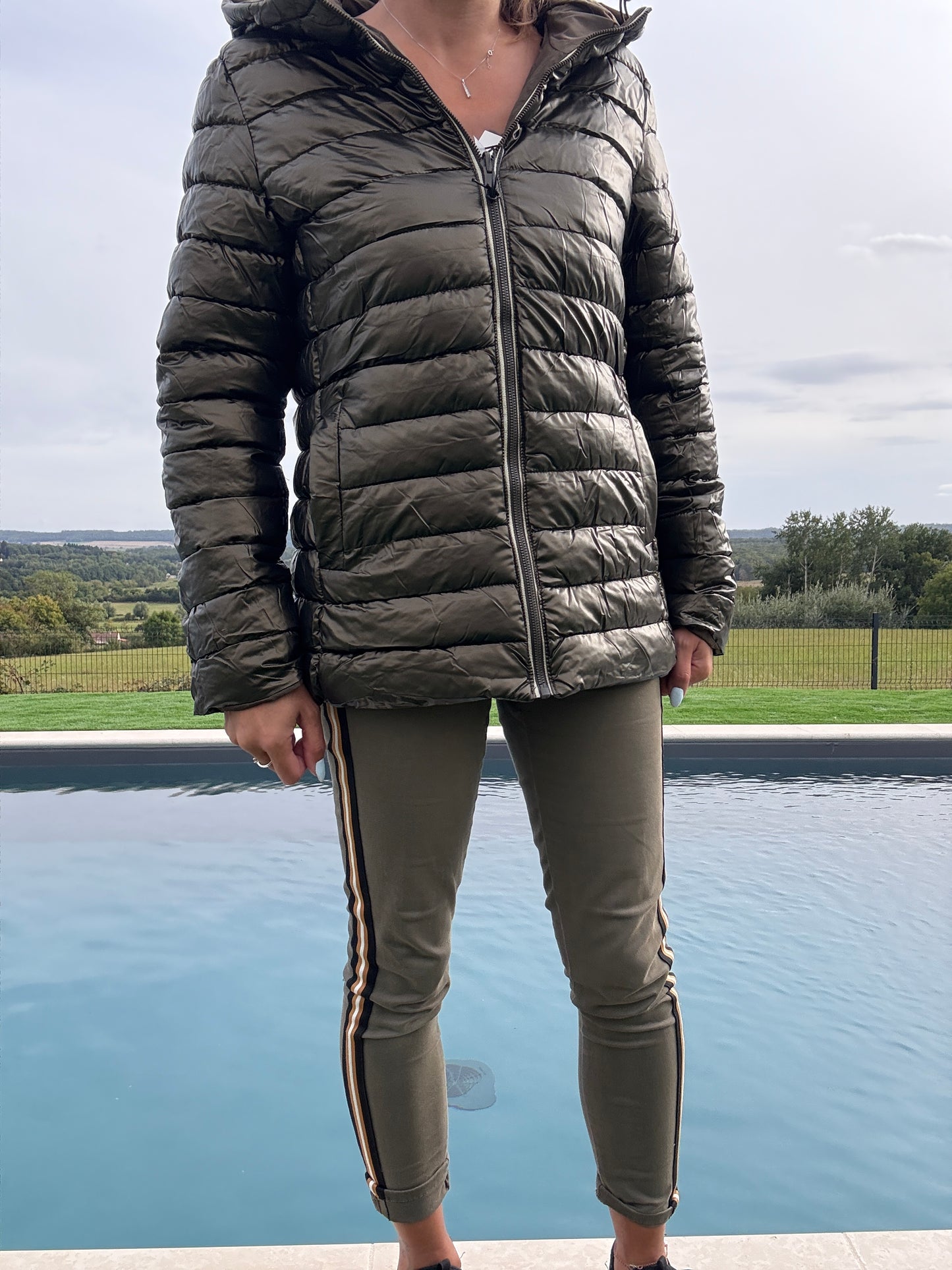 Melya Melody - Manteau court marron/kaki réversible et imperméable matelassé kaki brillant