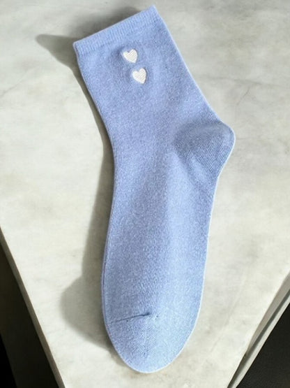 Nouveautés - Chaussettes bleues en coton à motif cœurs blancs