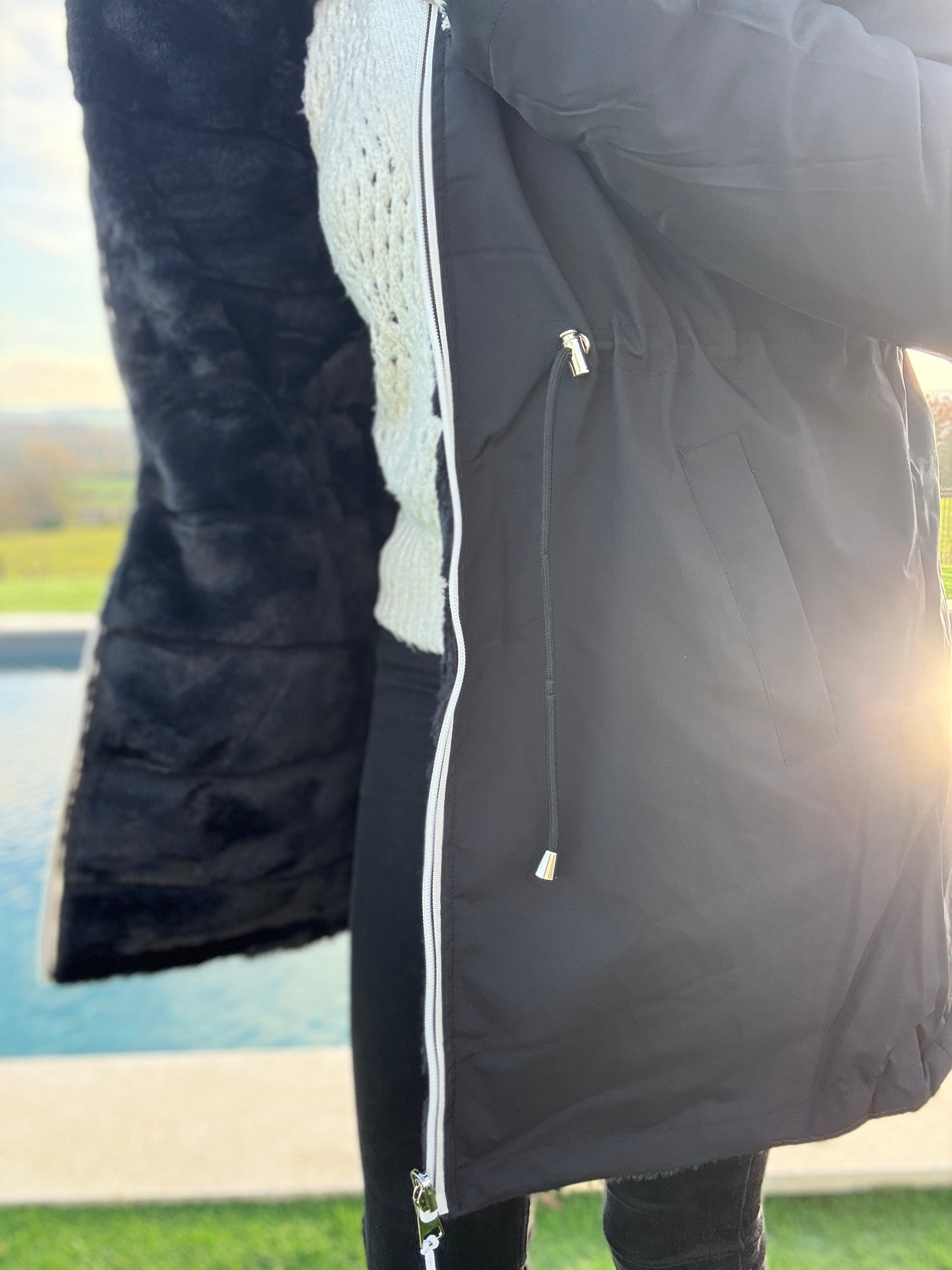 New Lolo - Manteau long noir réversible imperméable fourré fausse fourrure avec un cordon de resserrage à la taille - Curvy