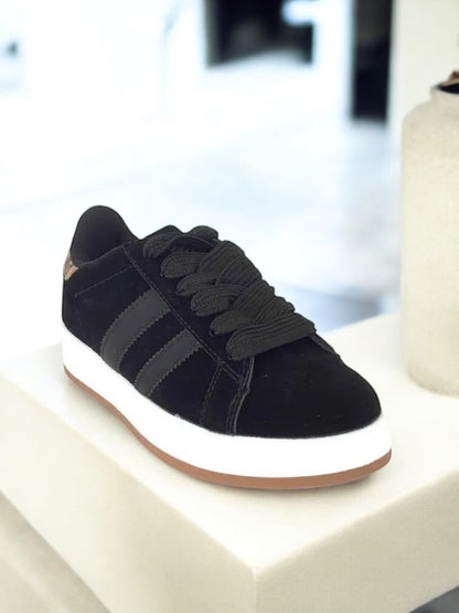 Chaussures baskets basses noires rayures noires motif léopard style campus