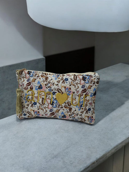 Trousse en coton avec inscription “Amour” à motif floral