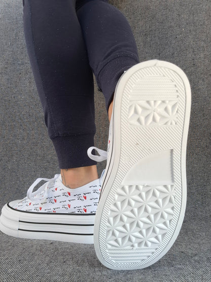 Chaussures baskets basses compensées tissu blanc avec inscription “je vous aime”