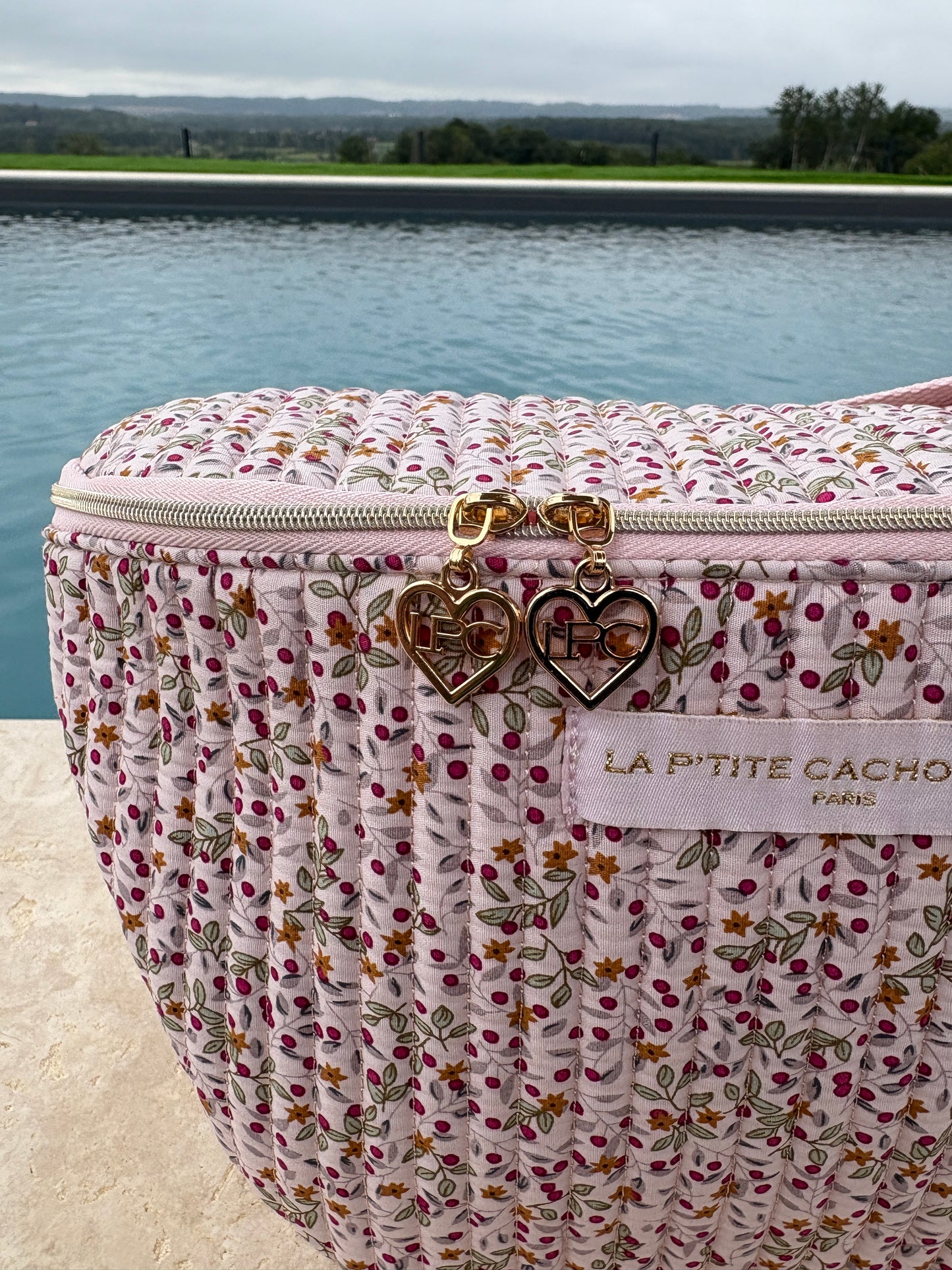 Sac banane en coton matelassé liberty baies rose crème  « La Ptite cachottière »