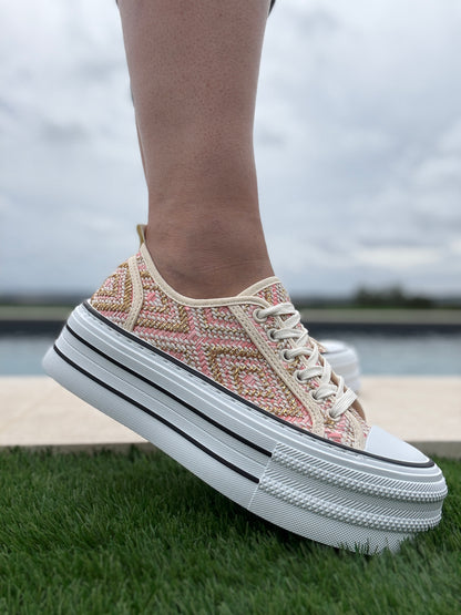 Chaussures baskets effet paille beige rose semelle compensée style converse