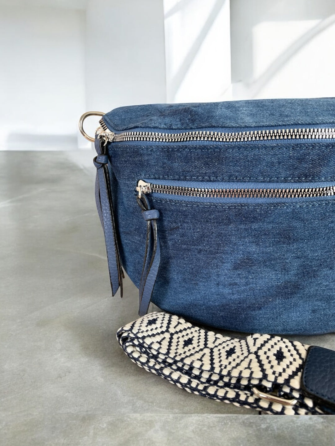 Sac banane en tissu jean bleu foncé 2 poches