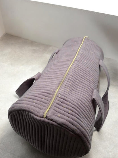 Nouveautés - Sac polochon en coton matelassé violet parme à pois dorés 'La Ptite Cachotiere'