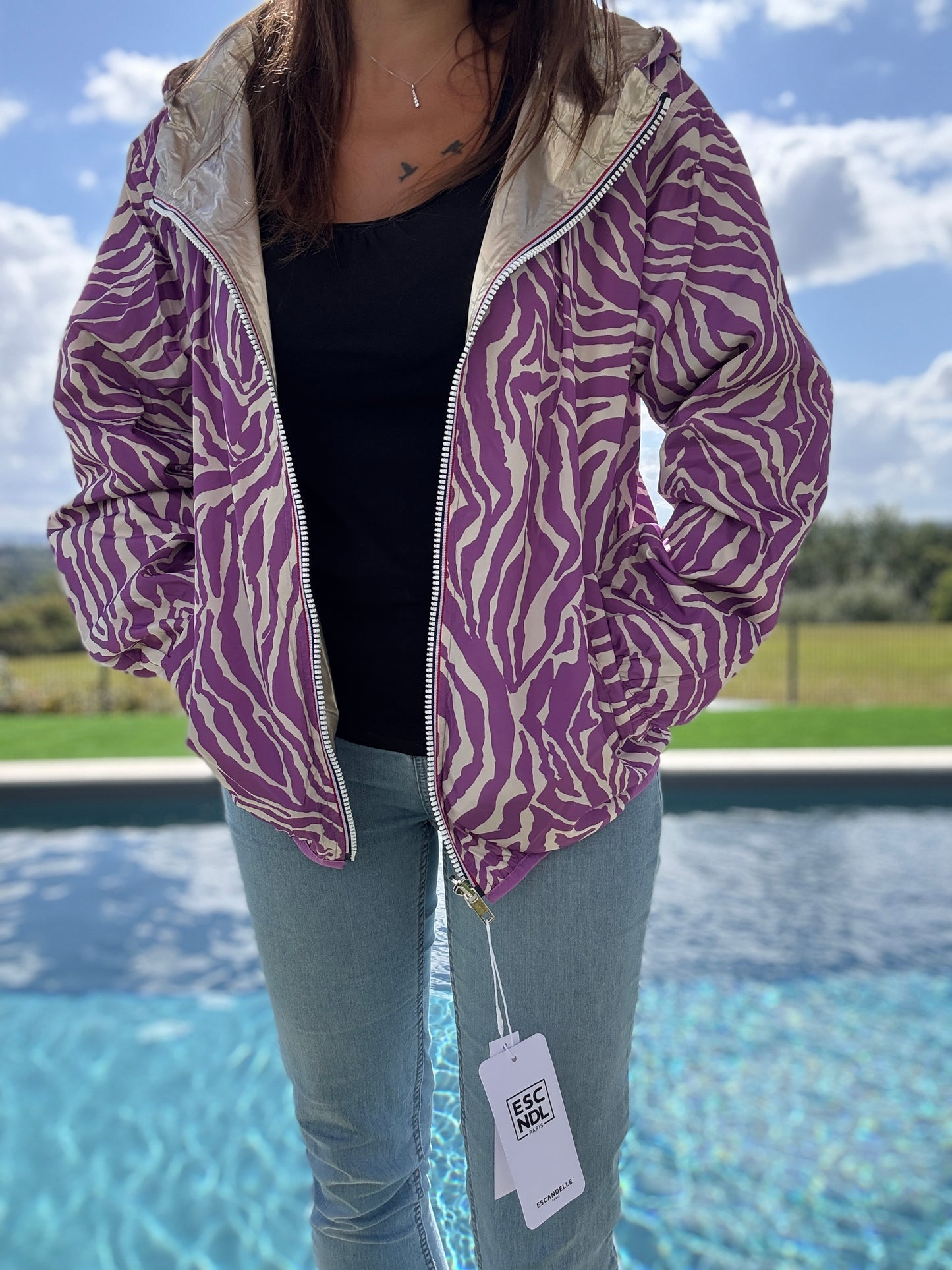 Escandelle - Manteau court haut des fesses imperméable zébré violet réversible doré