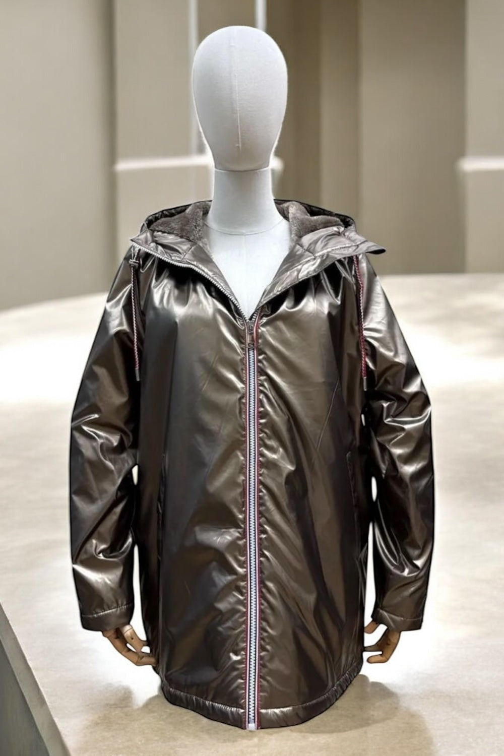 Manteau imperméable mi long fourré en fausse fourrure gold bronze - Curvy