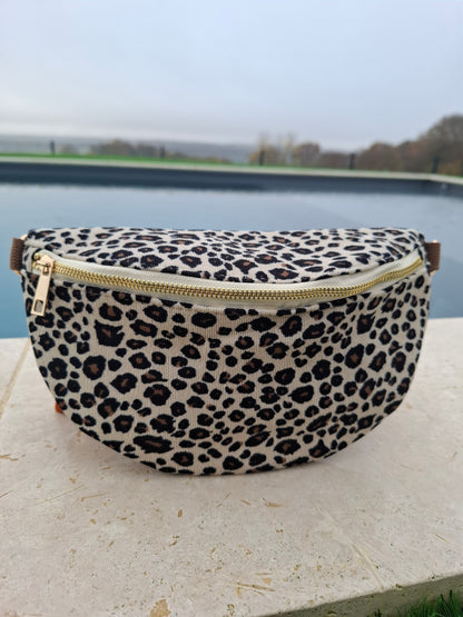 Sac banane en velours côtelé beige et noir imprimé léopard