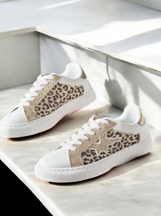 Chaussures baskets en tissu blanches motif léopard étoile style sneakers