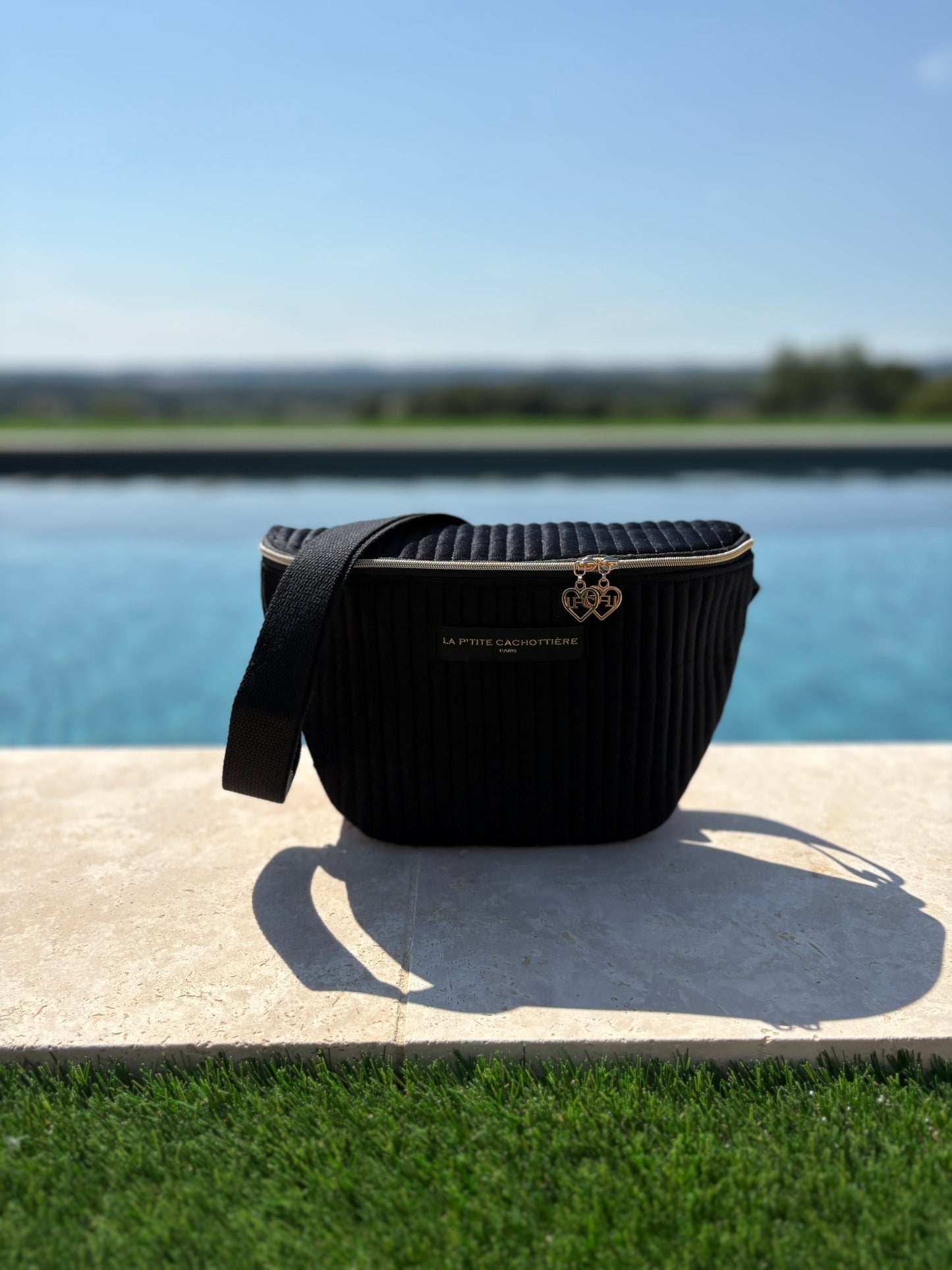 Sac banane en velours côtelé noir “La P’tite cachottière”