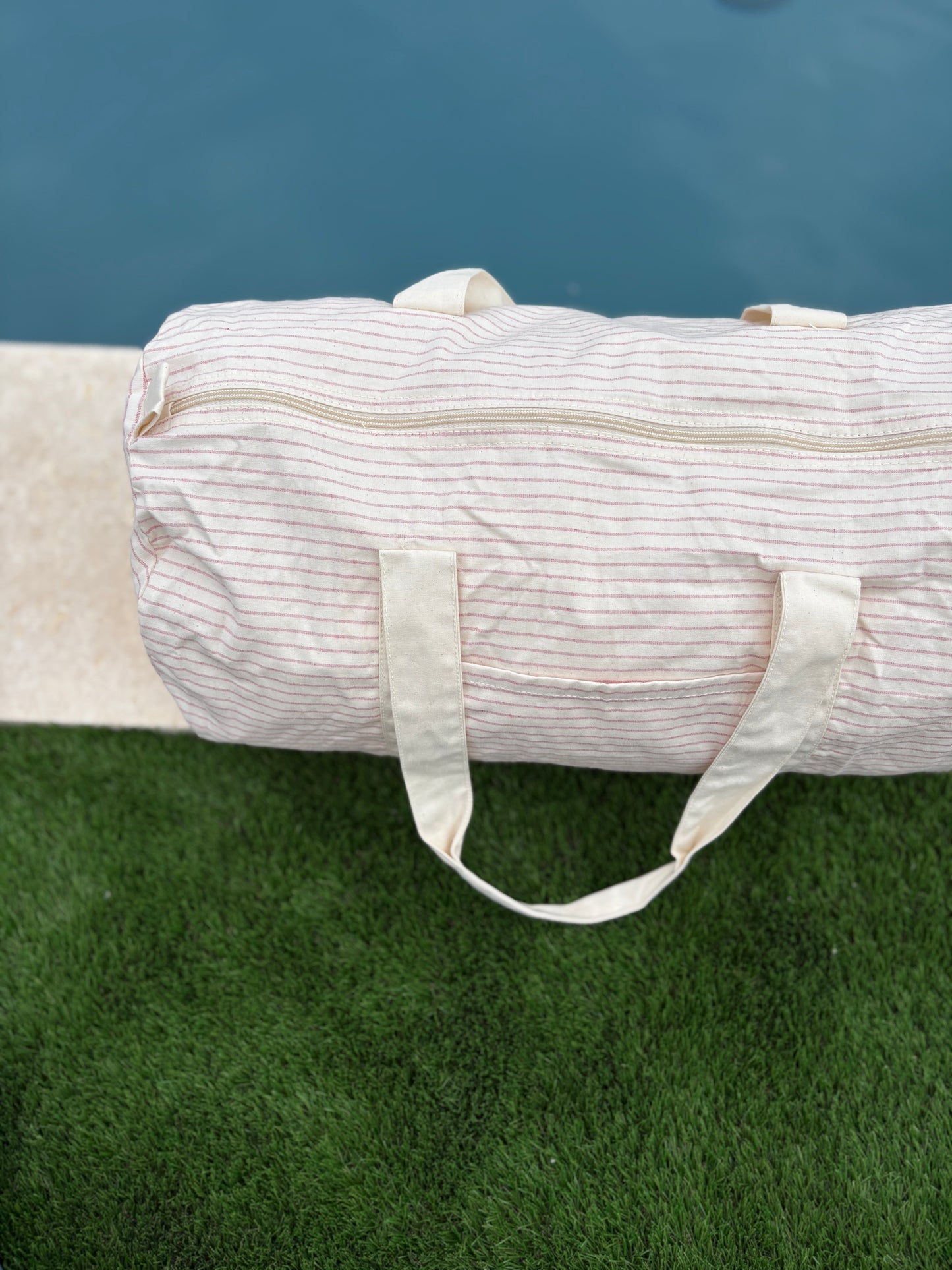 Sac polochon week end de voyage en coton léger rayé beige rouge rose
