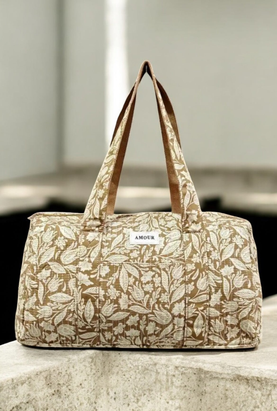Sac polochon en coton matelassé liberty floral toile de jouy camel et blanc