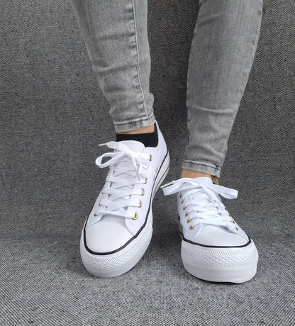 Chaussures baskets basses en toile blanche avec inscription “Amor” style converse