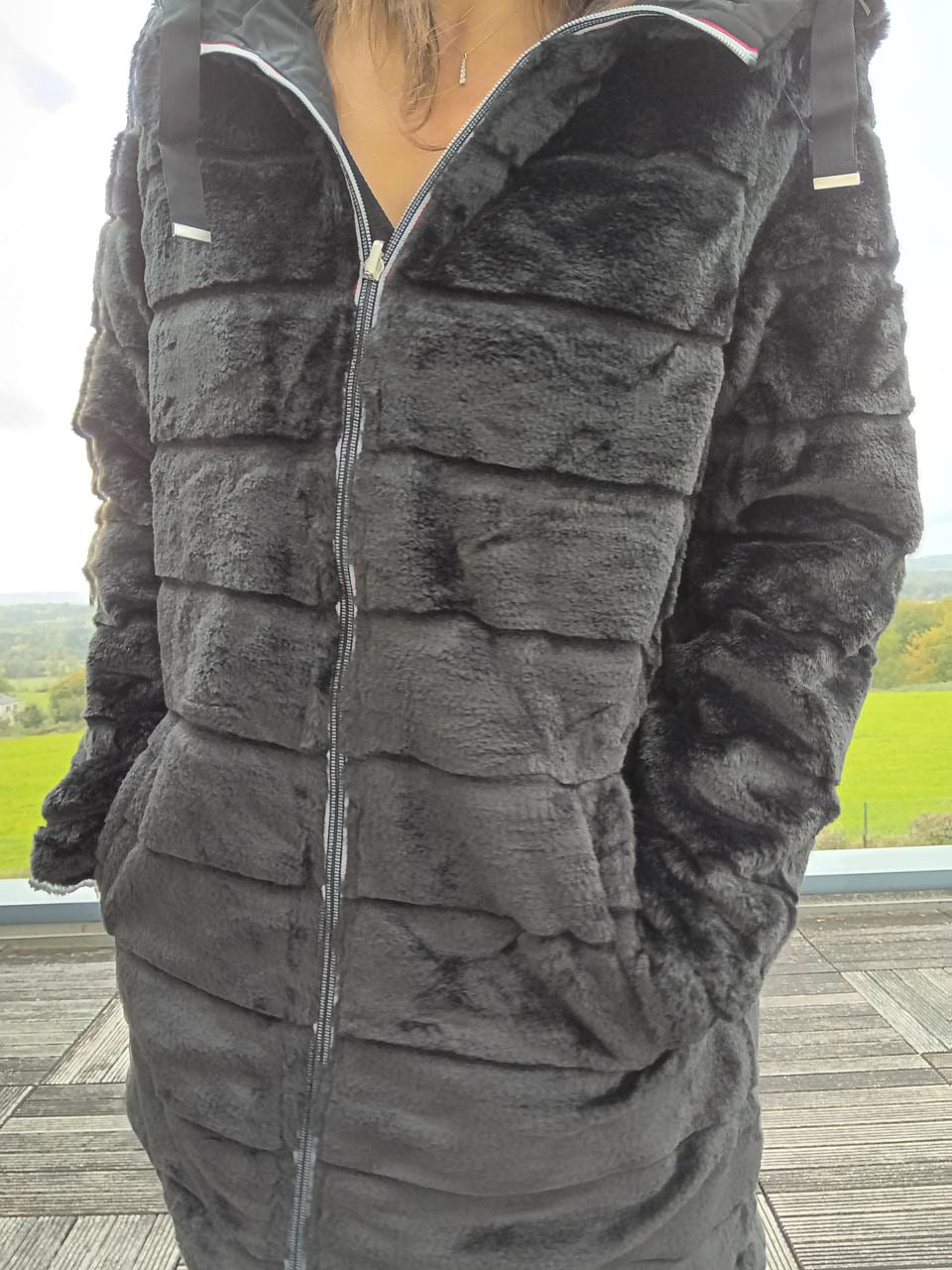 New Lolo - Manteau long NOIR réversible, imperméable et complètement fourré resserrable à la taille - Curvy