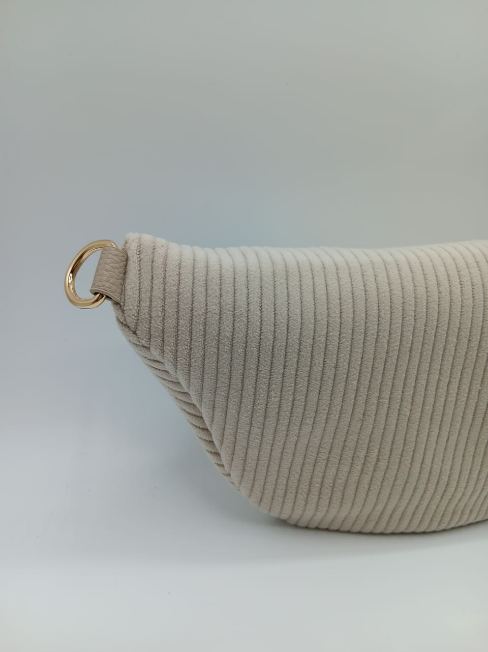 Sac banane velours côtelé 2 poches taupe clair sangle fantaisie