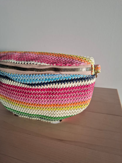 Sac banane en tissu avec un éventail de couleurs vives