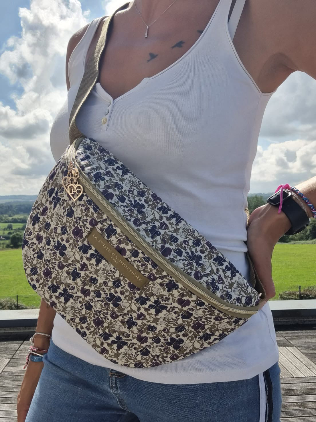 Sac banane en coton liberty fleuri multicolore tons violet/crème « La Ptite cachottière »