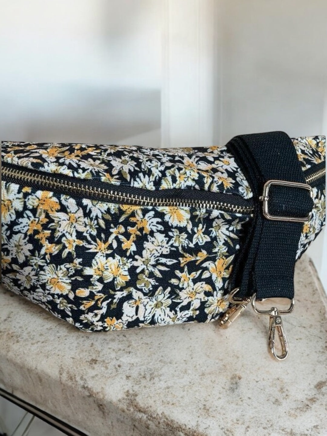 Sac banane tissu épais velours fin liberty noir et jaune