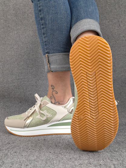 Chaussures baskets en tissu vert avec un motif étoile style sneakers