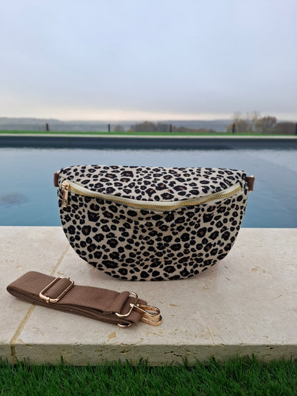 Sac banane en velours côtelé beige imprimé léopard noir et marron