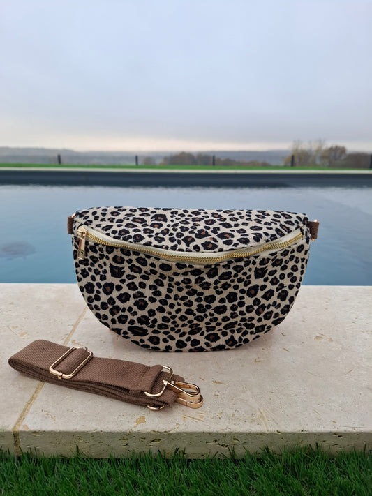 Sac banane en velours côtelé beige imprimé léopard noir et marron