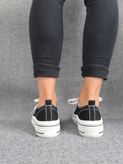 Chaussures baskets en toile tissu noir semelle épaisse style converse