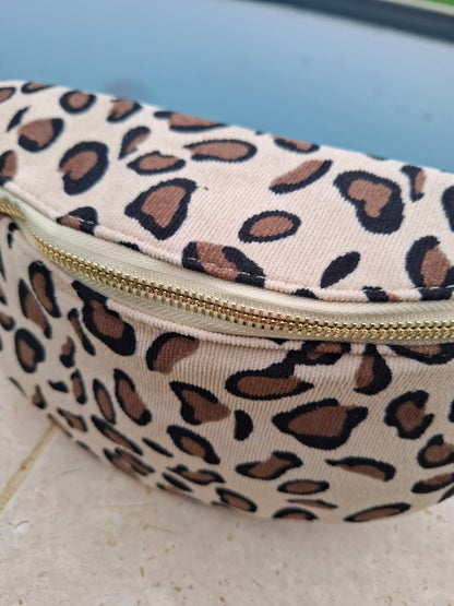 Sac banane en velours côtelé beige imprimé léopard marron et noir