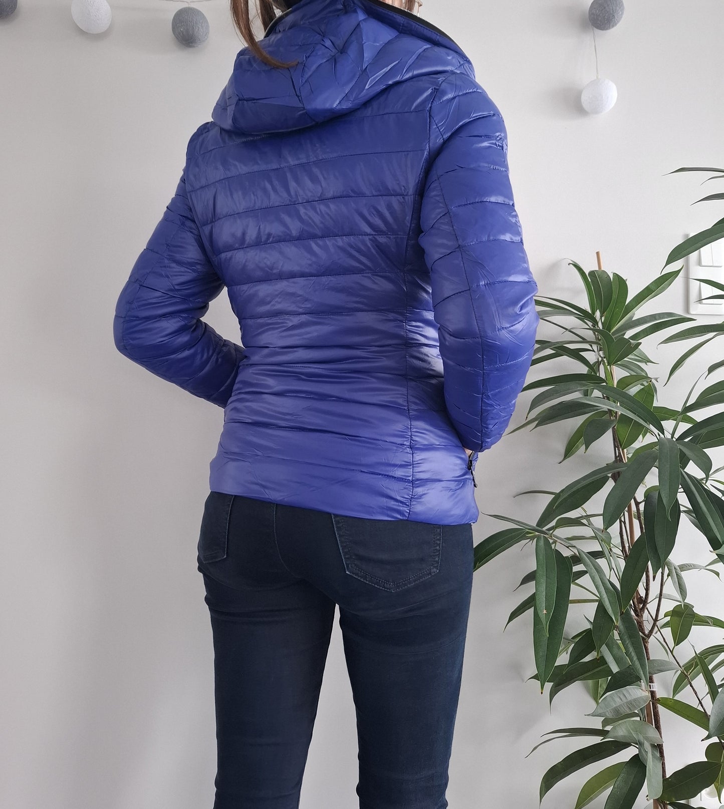 Attrait Paris - Doudoune imperméable et matelassé bleu électrique avec capuche