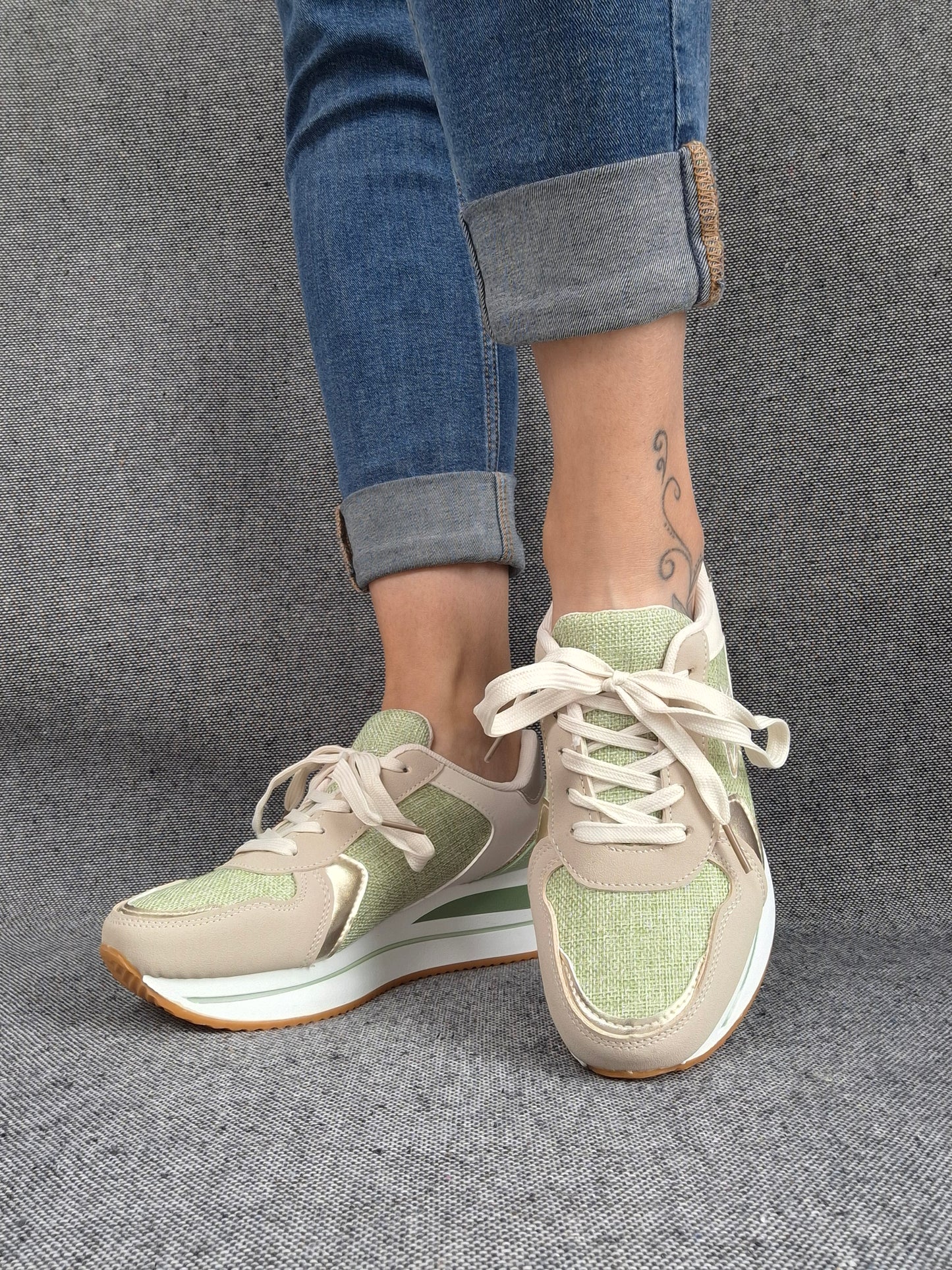 Chaussures baskets en tissu vert avec un motif étoile style sneakers