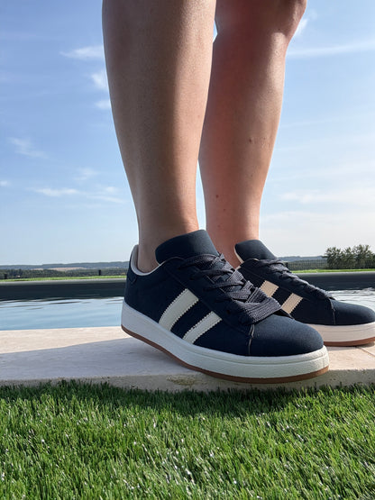 Chaussures baskets basses bleu marine blanc style campus