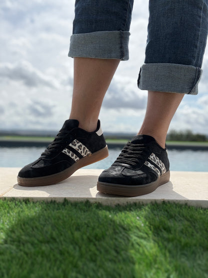 Chaussures baskets basses toucher daim noir avec bandes léopard style campus