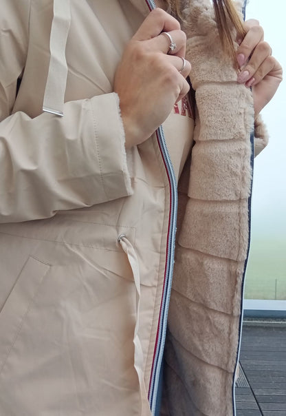 New Lolo - Manteau long BEIGE réversible, imperméable et complètement fourré resserrable à la taille - Curvy