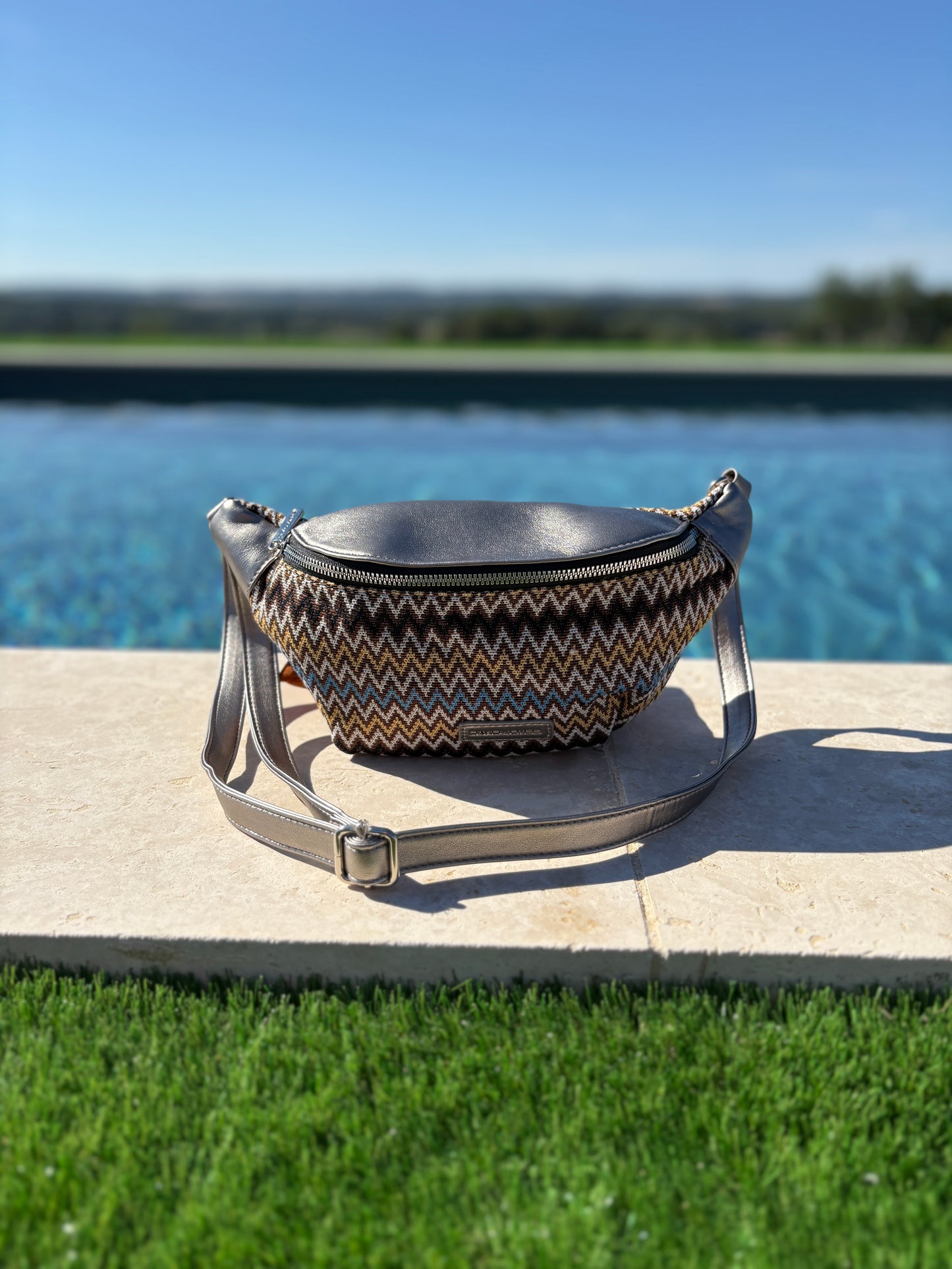 Sac banane simili cuir et tissu argenté
