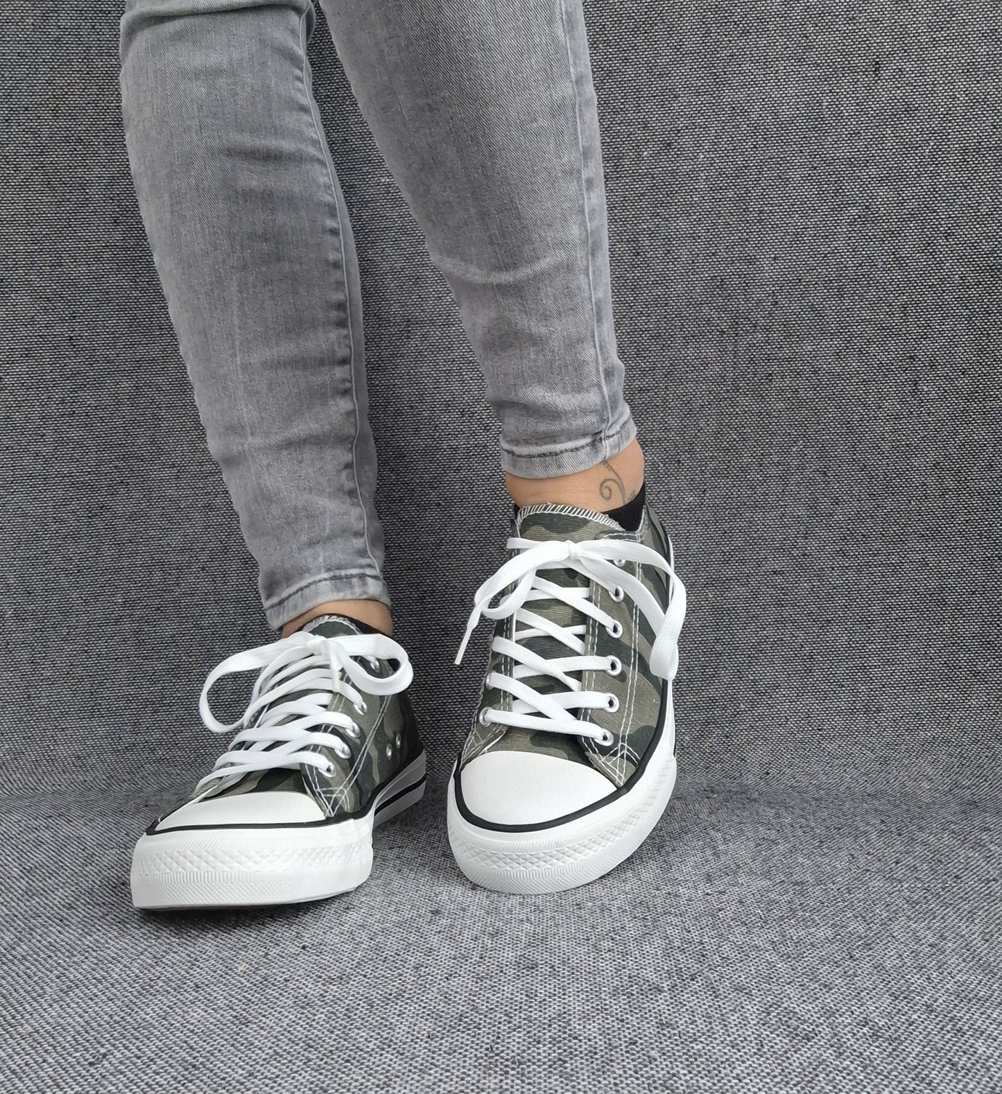 Baskets basses toile kaki camouflage style Converse