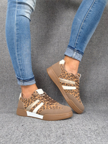 Chaussures baskets imprimé léopard avec bandes blanches et dorées type sneakers