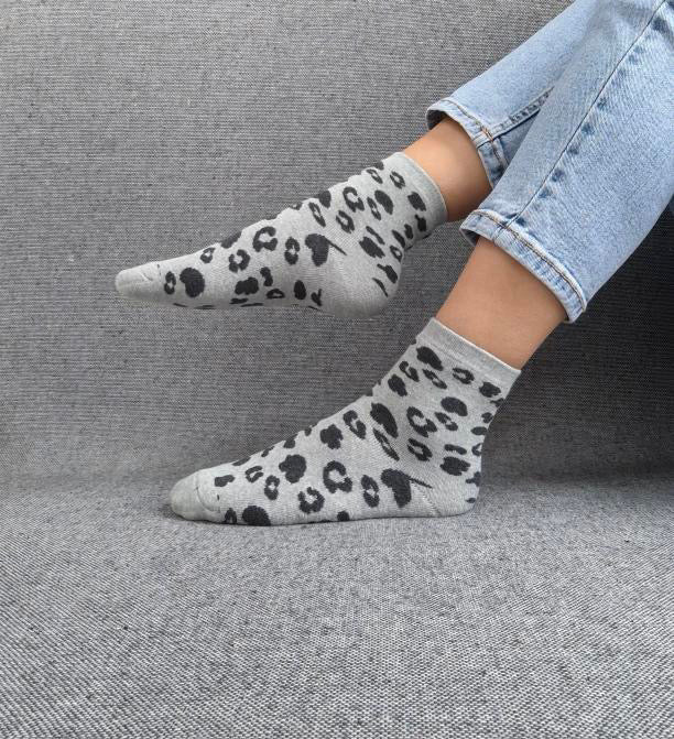 Nouveautés - Chaussettes gris en coton à motif léopard noir