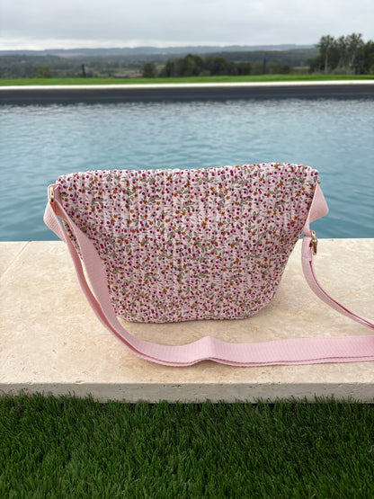 Sac banane en coton matelassé liberty baies rose crème  « La Ptite cachottière »