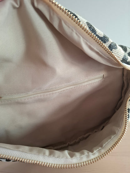 Sac banane en tissu motif léopard teintes noires et beige