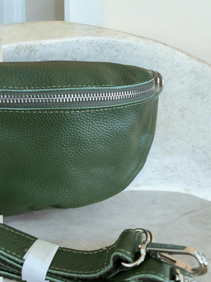 Sac banane en cuir mat italien couleur vert forêt / vert kaki