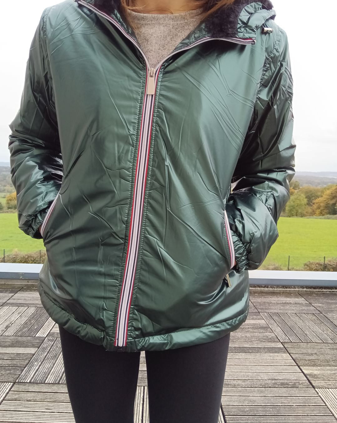 Attrait Paris - Manteau court imperméable fourré vert forêt métallisé